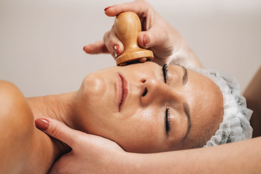 tecnicas de maderoterapia facial